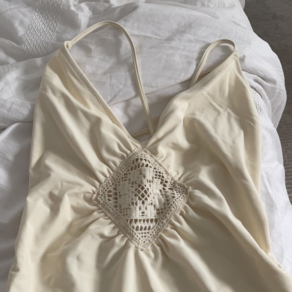 Crochet detail one piece bathing suit - Picture 6 of 8